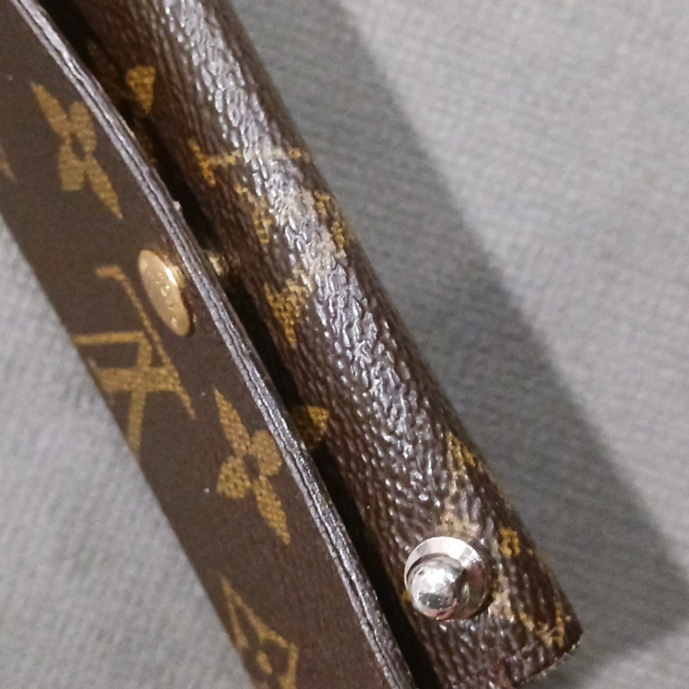 Louis Vuitton Brown and Gold Monogram Key Case - Picture 3 of 14